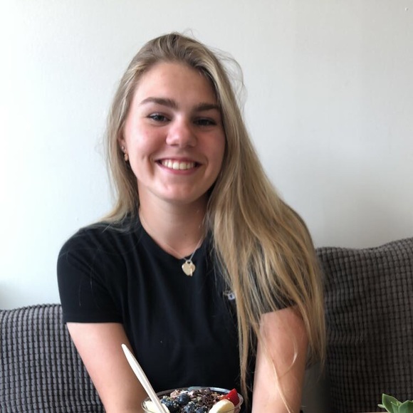 Meet your Posher, Alicia - Picture 1 of 1